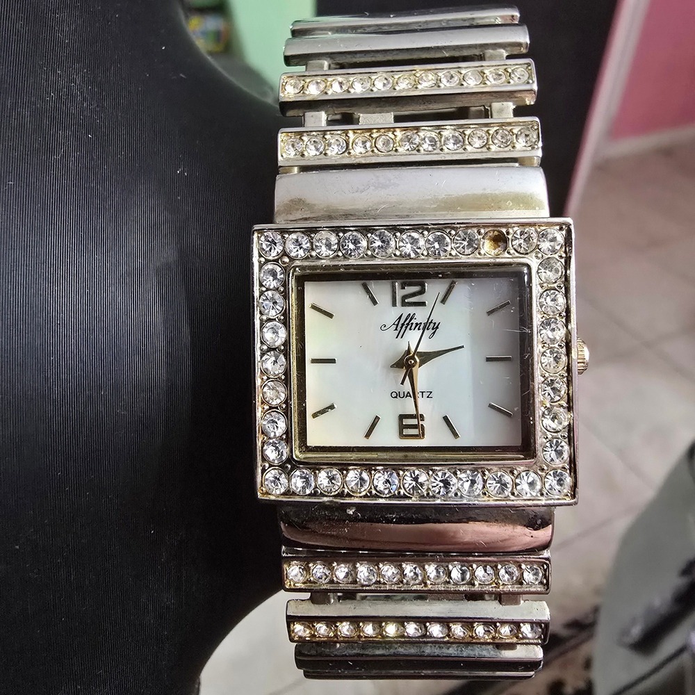 Affinity Quartz hinge watch